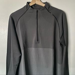 Like new 1/2 quarter zip long sleeve Metal Vent Tech 2.0